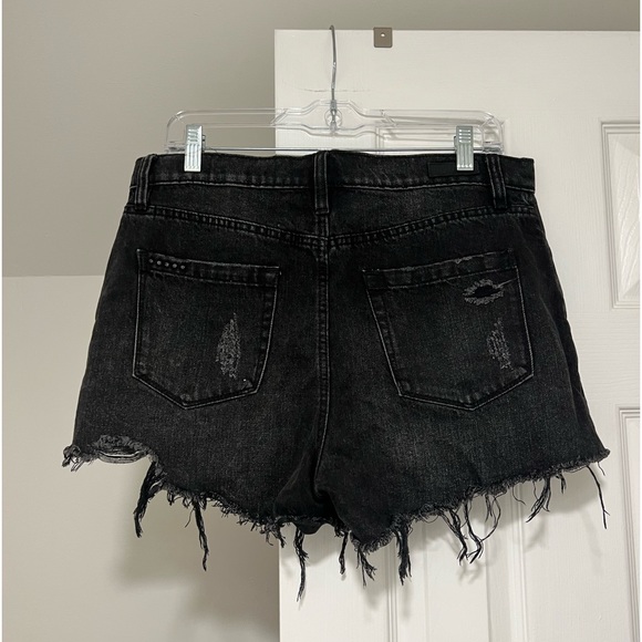 Blank NYC Black Denim Wedge Shorts - Picture 2 of 3